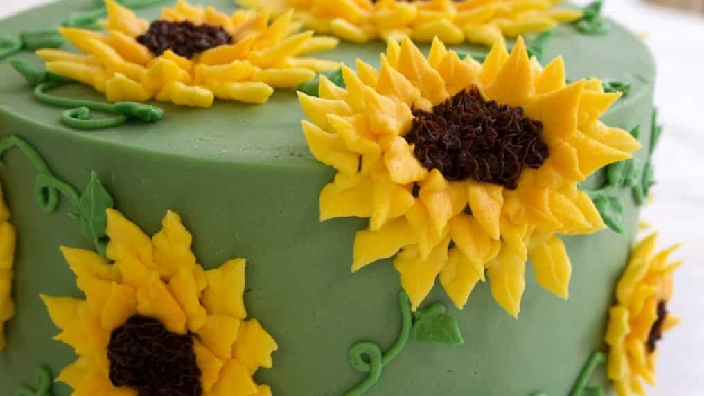 Gorgeous Buttercream Sunflower Cake...